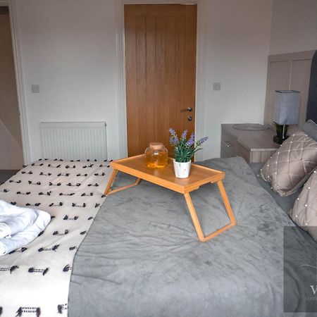 1 Bed House , Free Wifi,Free Parking,Leasure,Business Lägenhet Swansea Exteriör bild