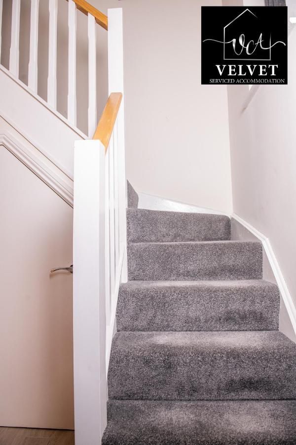1 Bed House , Free Wifi,Free Parking,Leasure,Business Lägenhet Swansea Exteriör bild