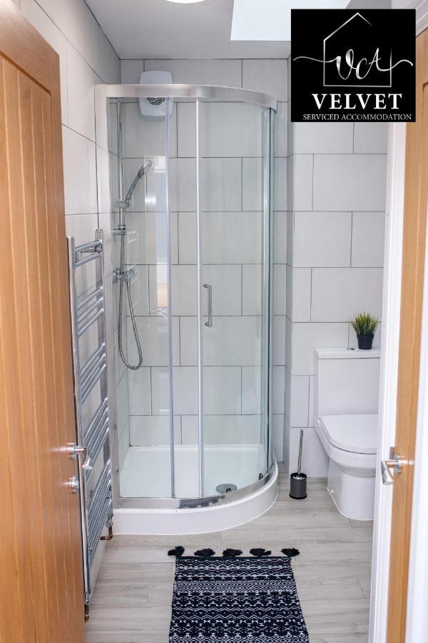 1 Bed House , Free Wifi,Free Parking,Leasure,Business Lägenhet Swansea Exteriör bild
