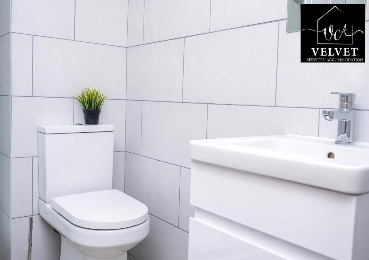 1 Bed House , Free Wifi,Free Parking,Leasure,Business Lägenhet Swansea Exteriör bild
