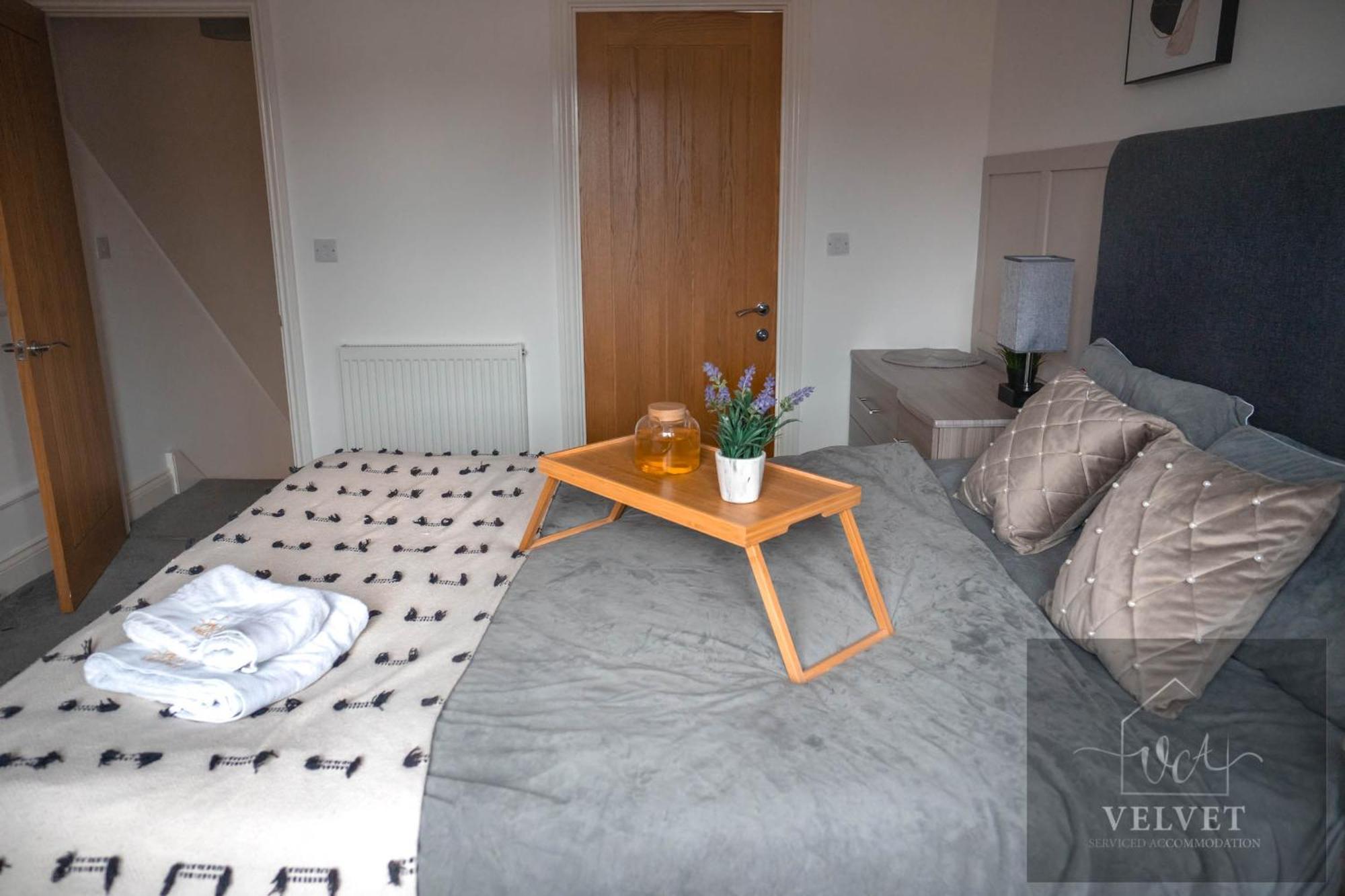 1 Bed House , Free Wifi,Free Parking,Leasure,Business Lägenhet Swansea Exteriör bild