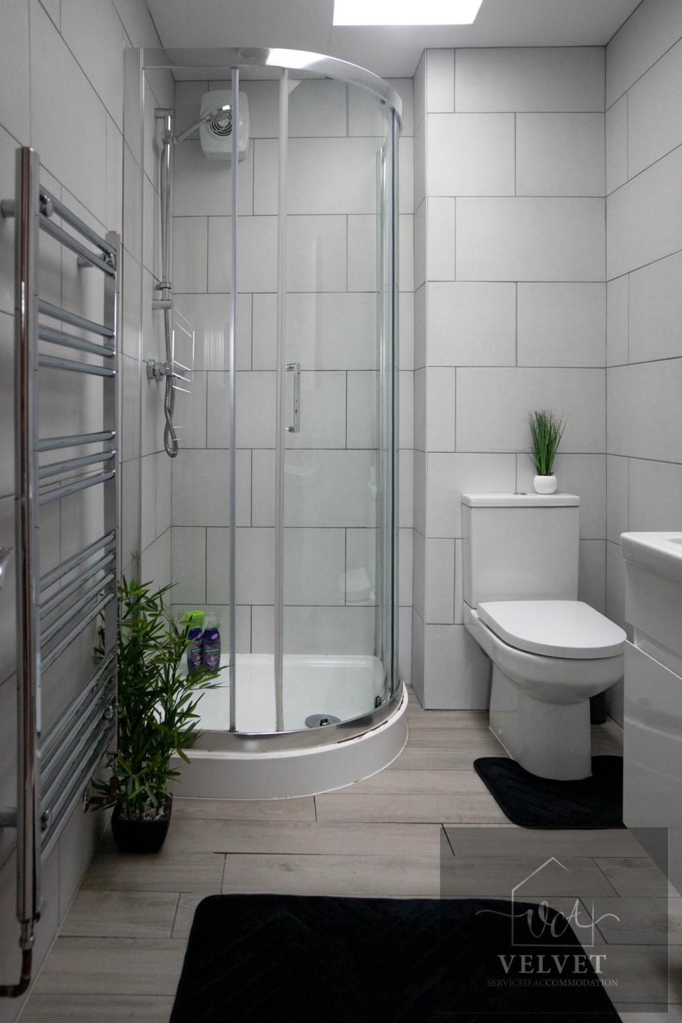 1 Bed House , Free Wifi,Free Parking,Leasure,Business Lägenhet Swansea Exteriör bild