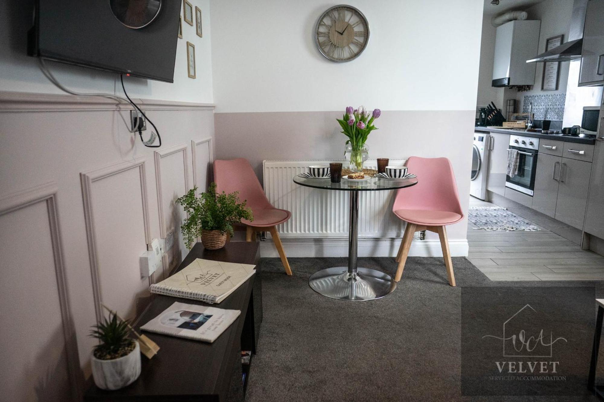 1 Bed House , Free Wifi,Free Parking,Leasure,Business Lägenhet Swansea Exteriör bild