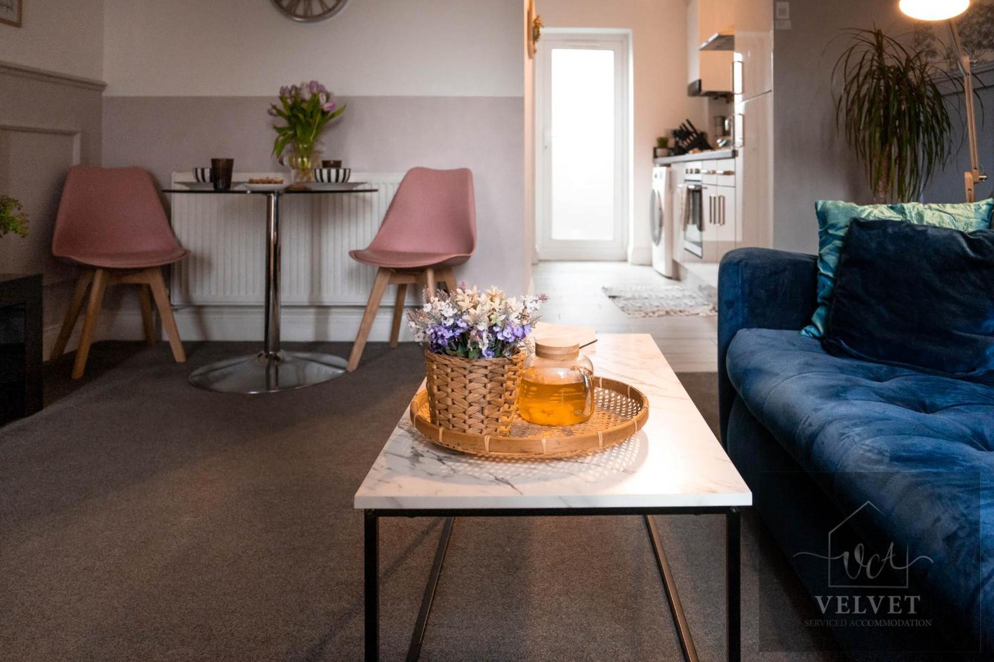 1 Bed House , Free Wifi,Free Parking,Leasure,Business Lägenhet Swansea Exteriör bild